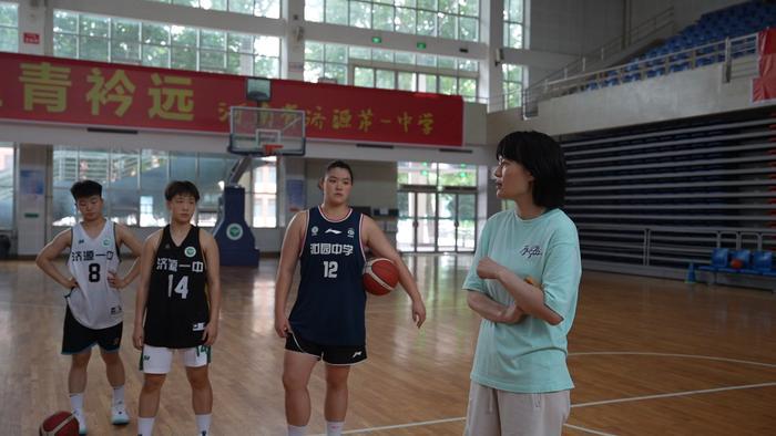 业余篮球爱好者在哪里可以找到表演赛资源_2
